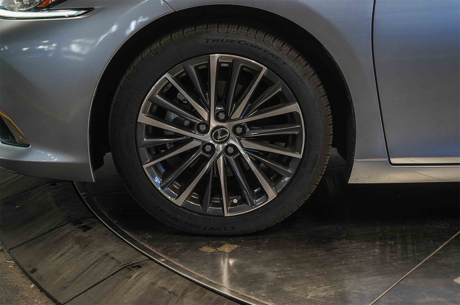 Thumbnail: 2023 Lexus ES - 9