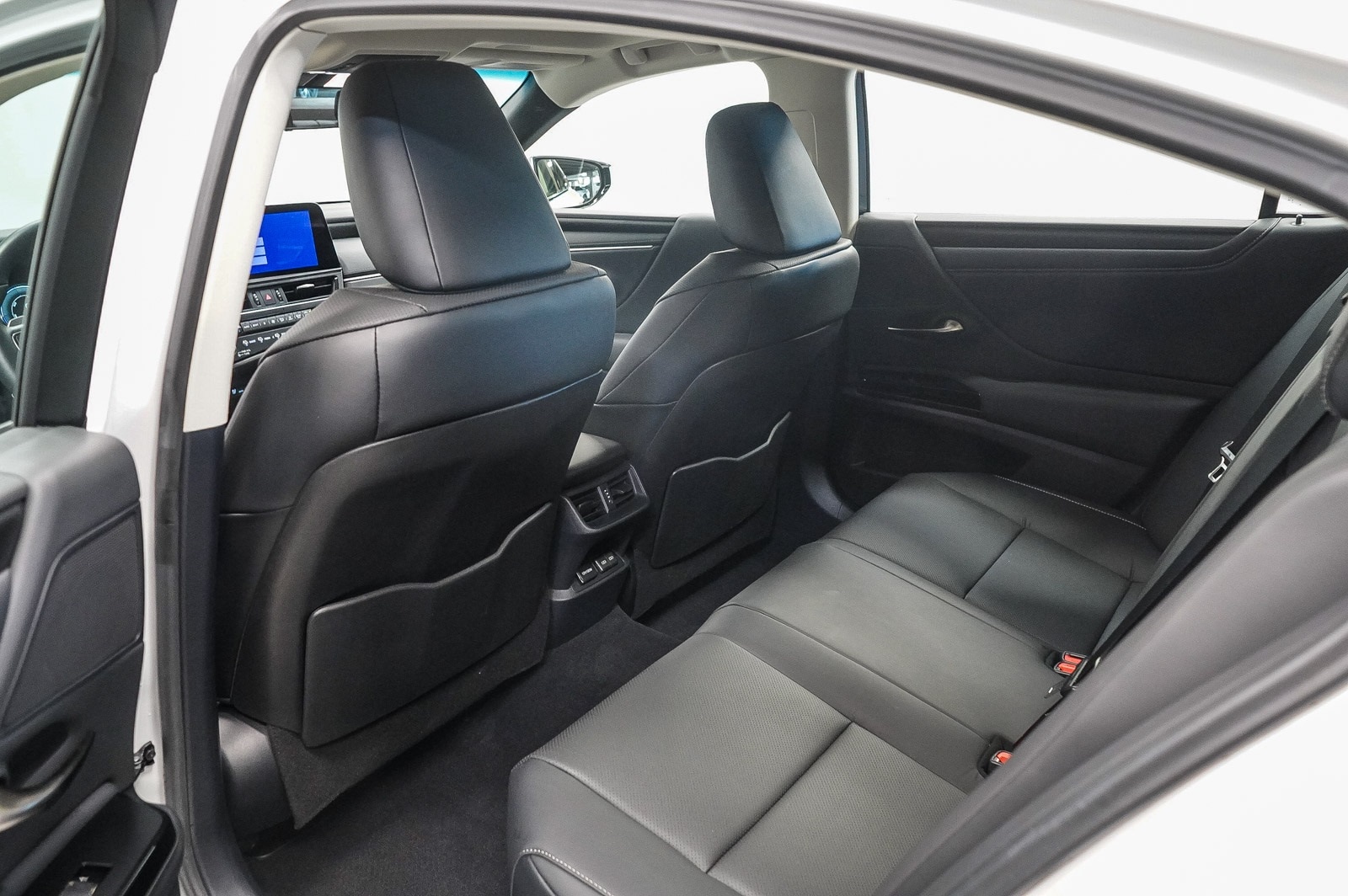 Thumbnail: 2025 Lexus ES - 19