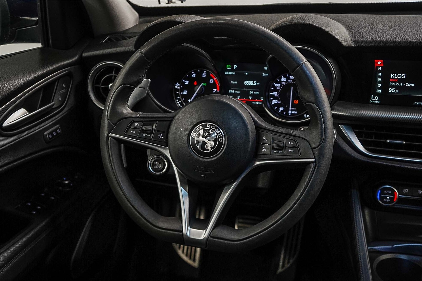 Thumbnail: 2018 Alfa Romeo Stelvio - 15