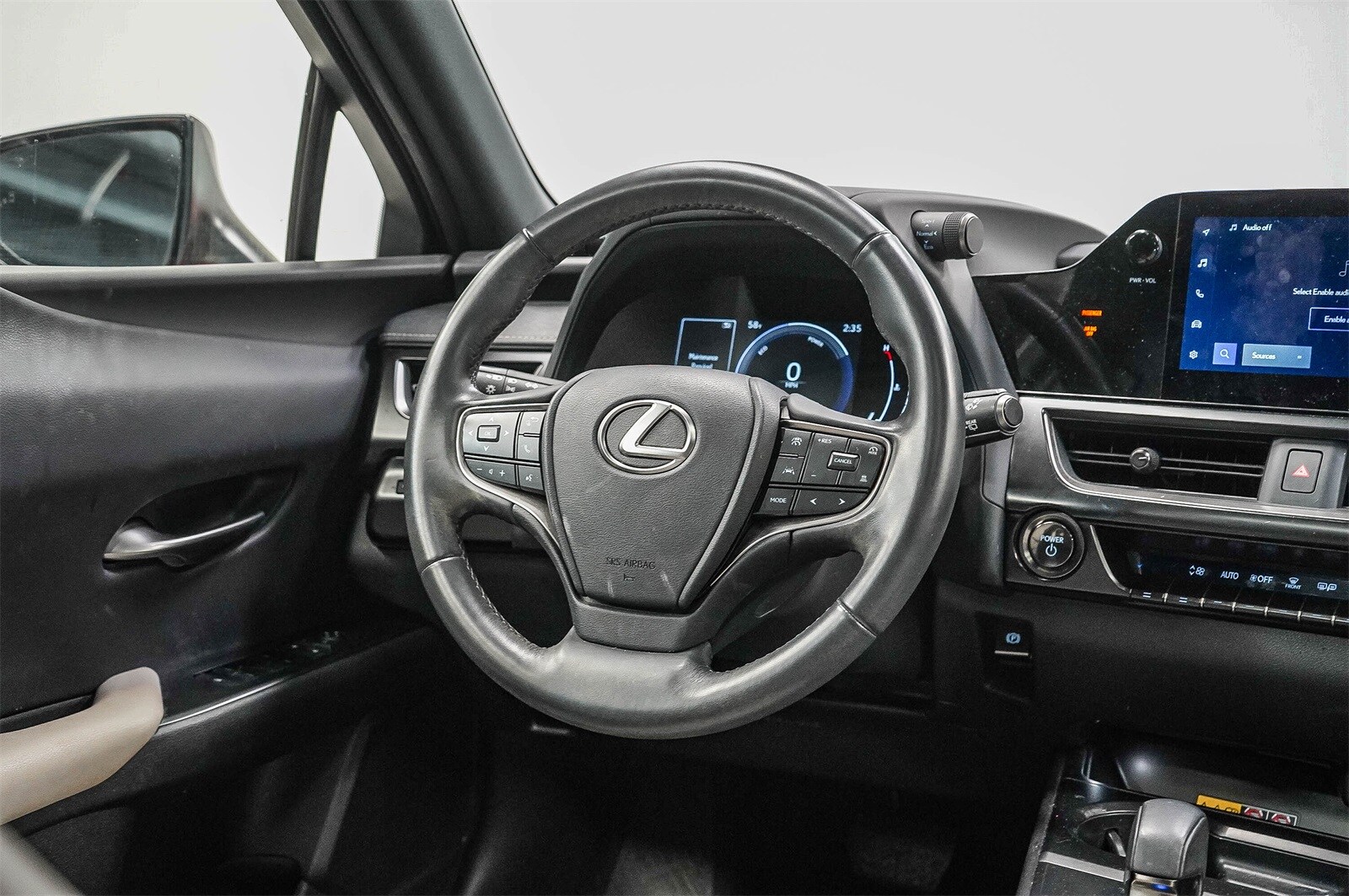 Thumbnail: 2025 Lexus UX - 15