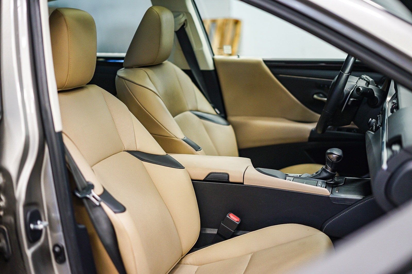 Thumbnail: 2020 Lexus ES - 19