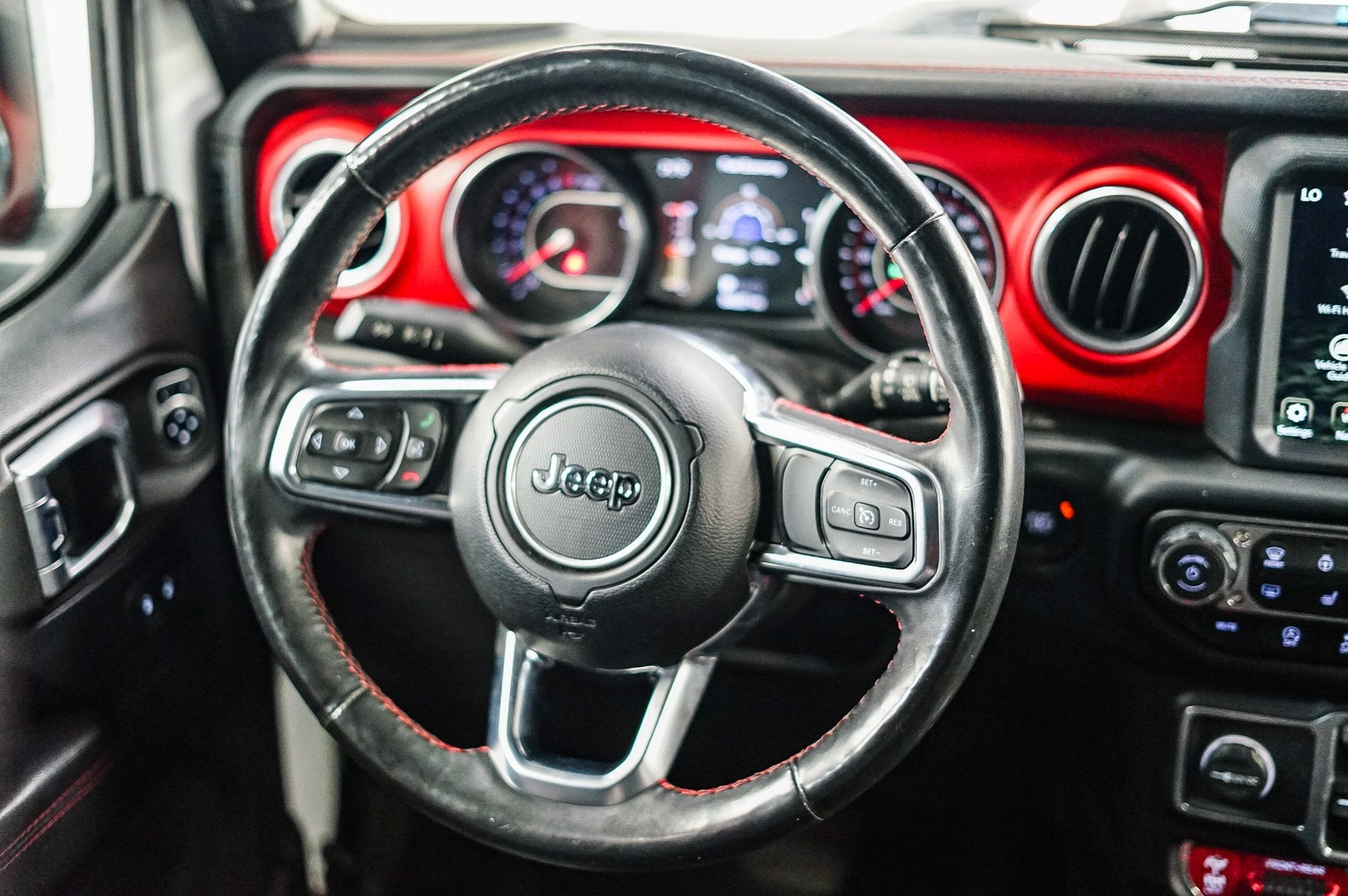 Thumbnail: 2018 Jeep Wrangler - 14