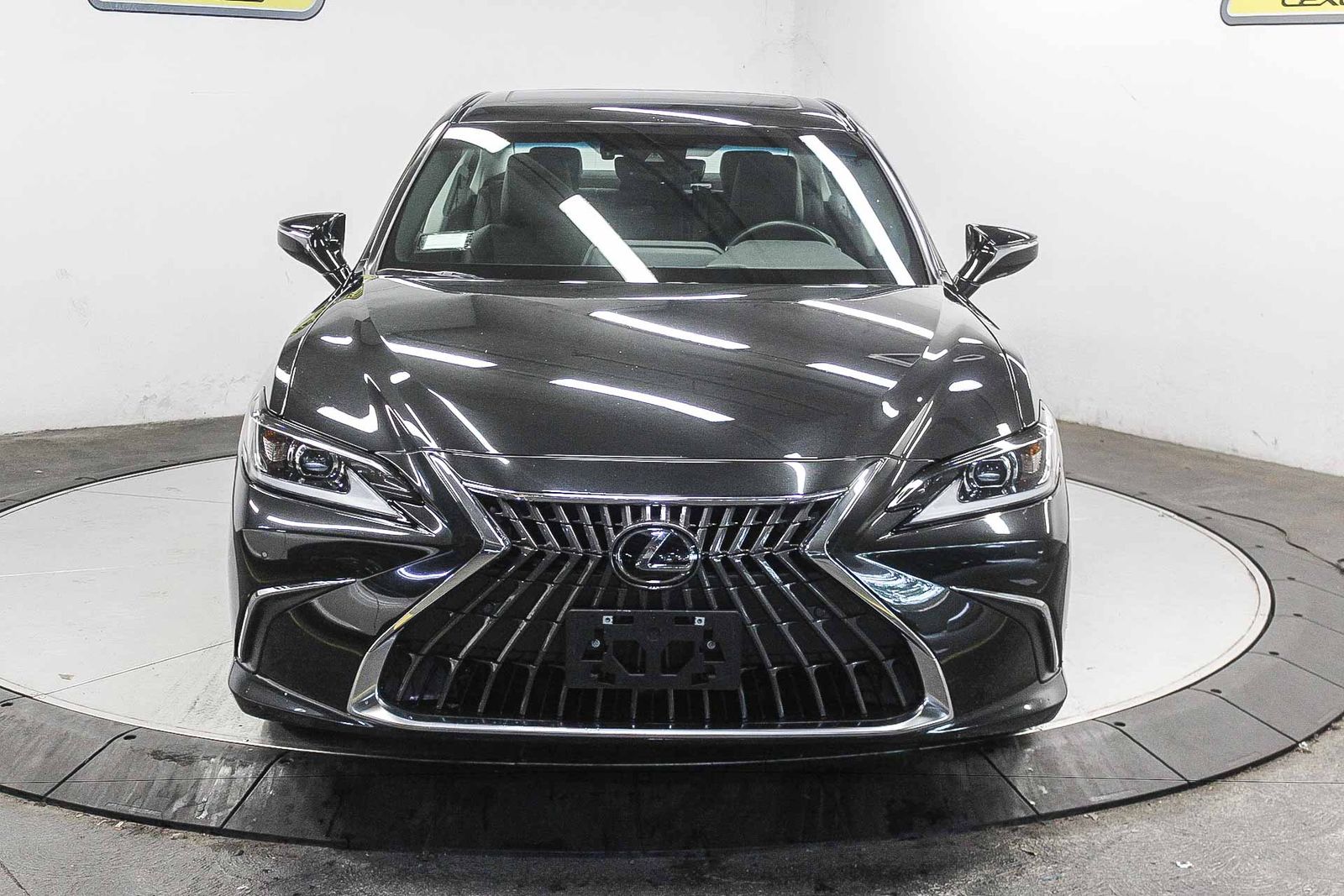 Thumbnail: 2025 Lexus ES - 2