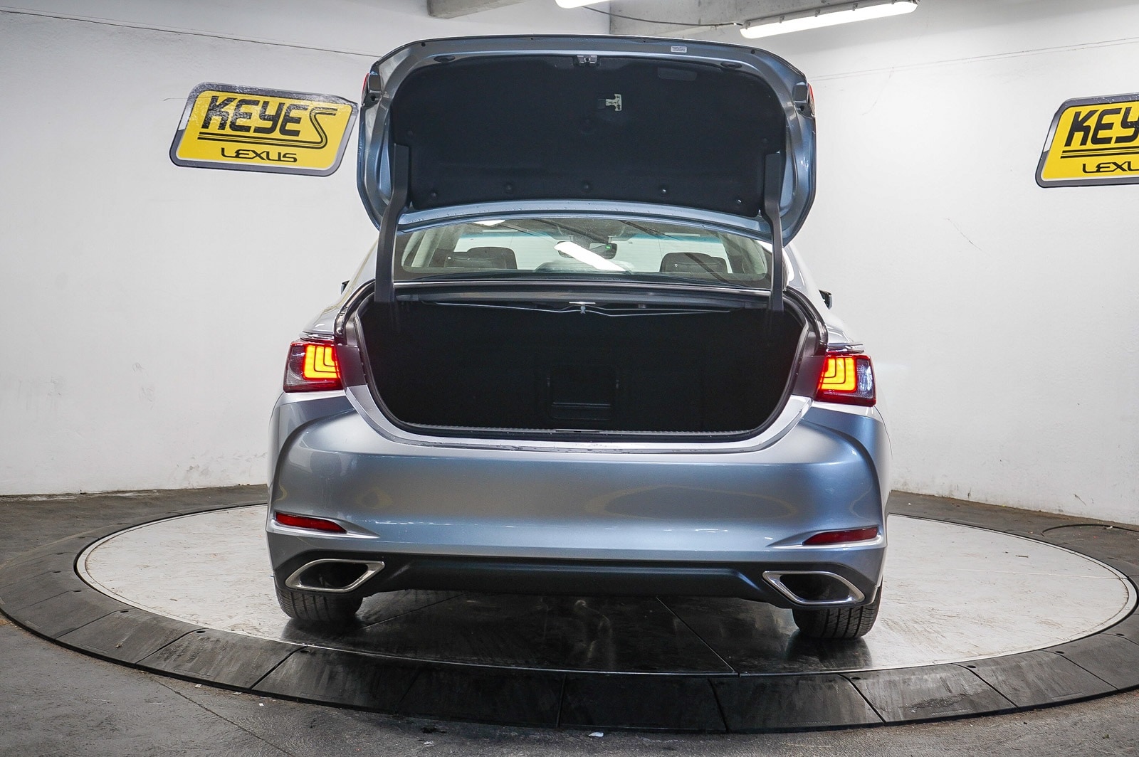 Thumbnail: 2025 Lexus ES - 26