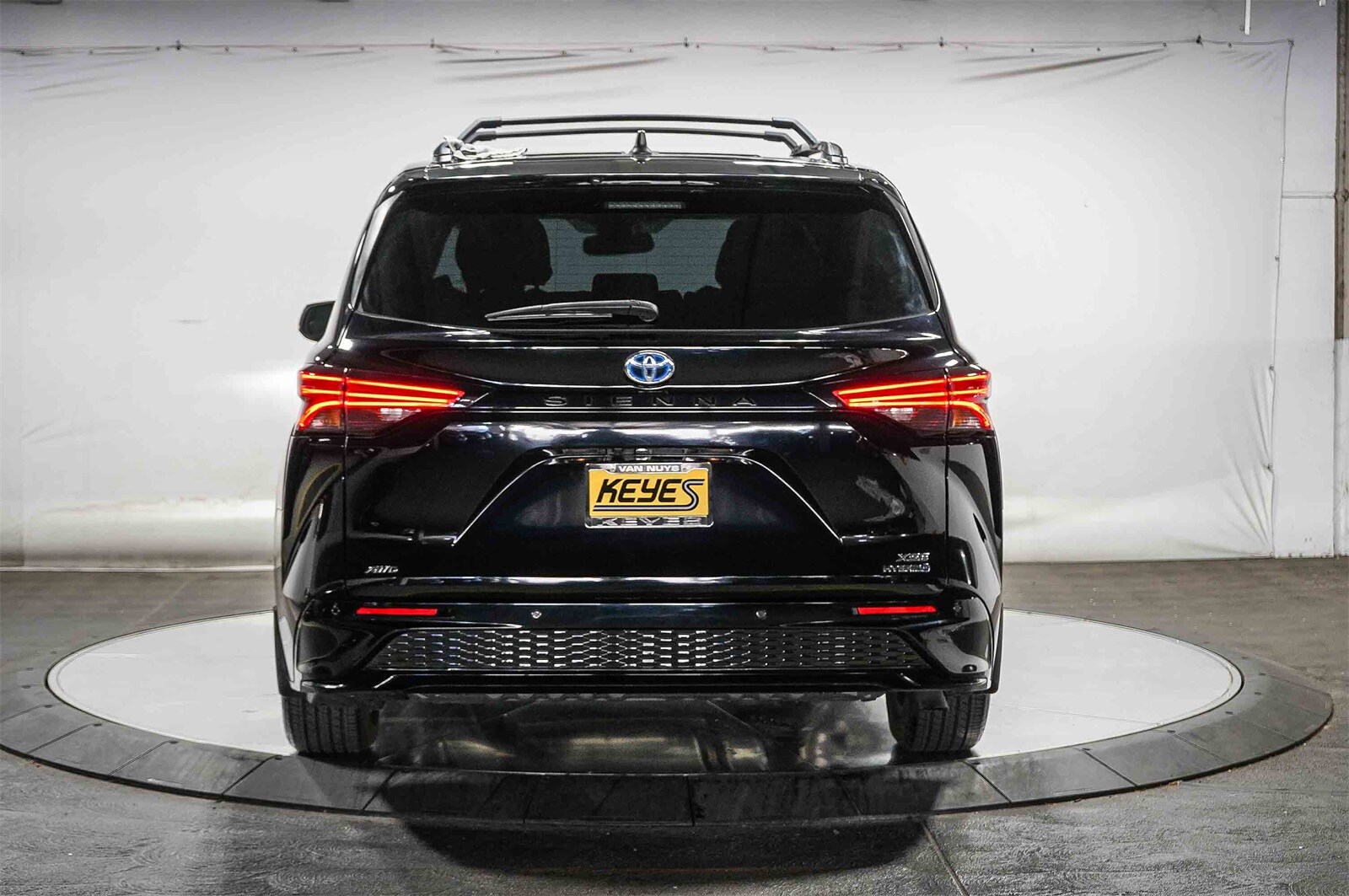 2023 Toyota Sienna XSE photo 3