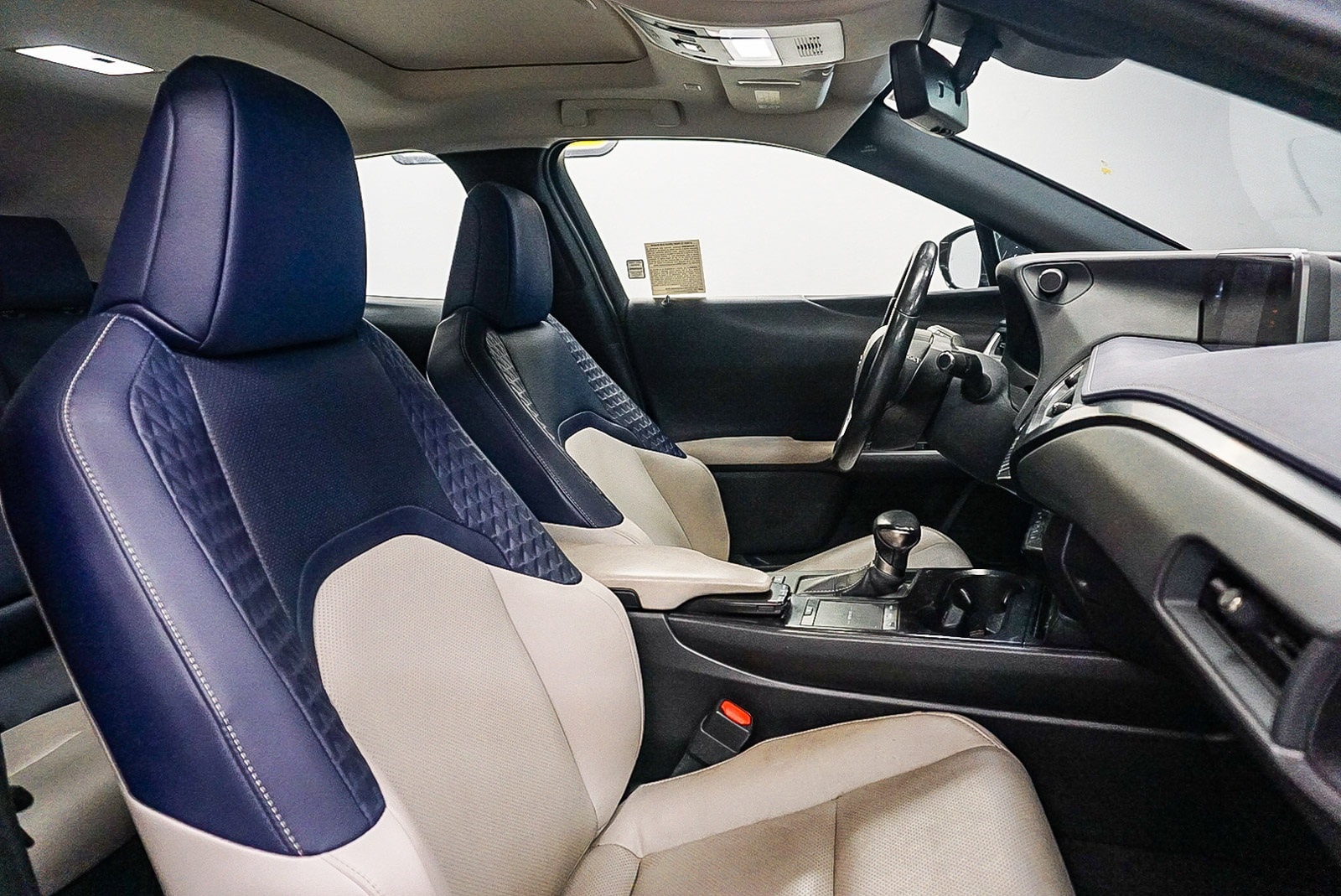 Thumbnail: 2020 Lexus UX - 18
