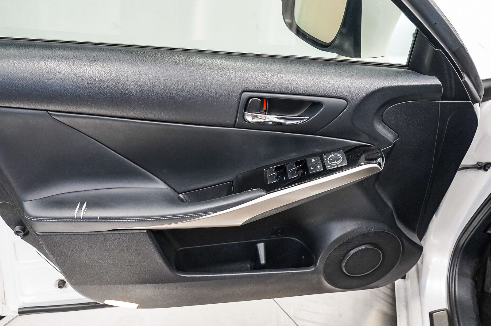 Thumbnail: 2016 Lexus IS - 22