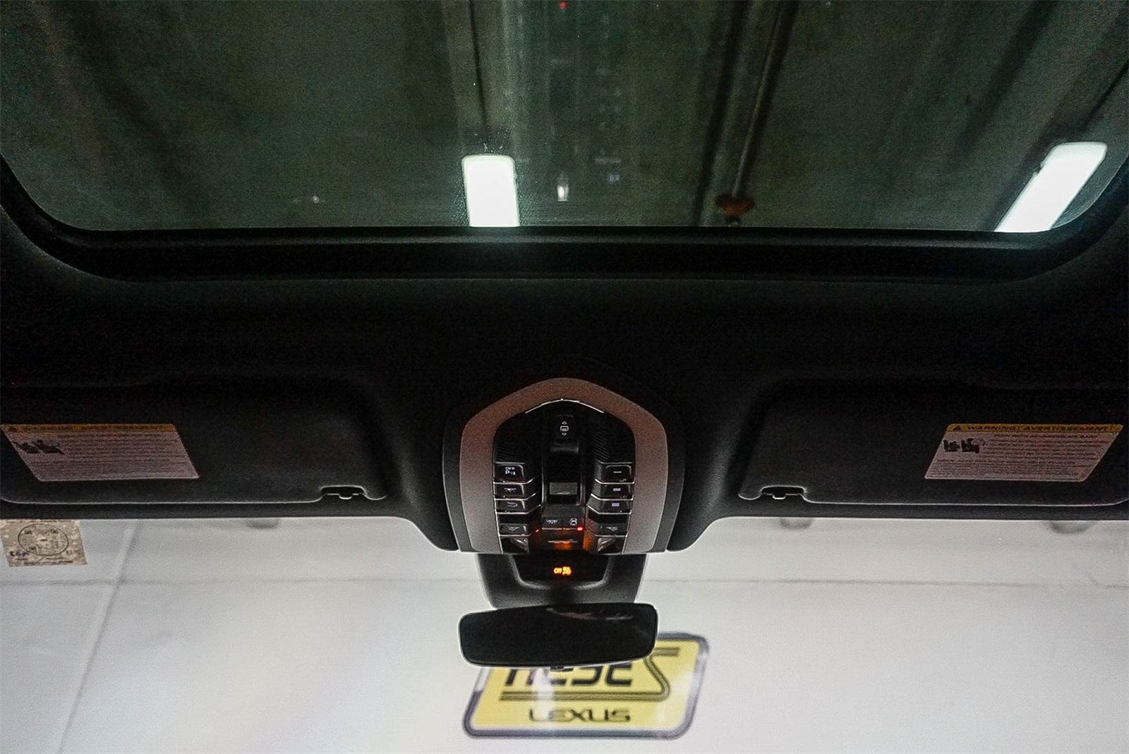 Thumbnail: 2023 Porsche Macan - 12