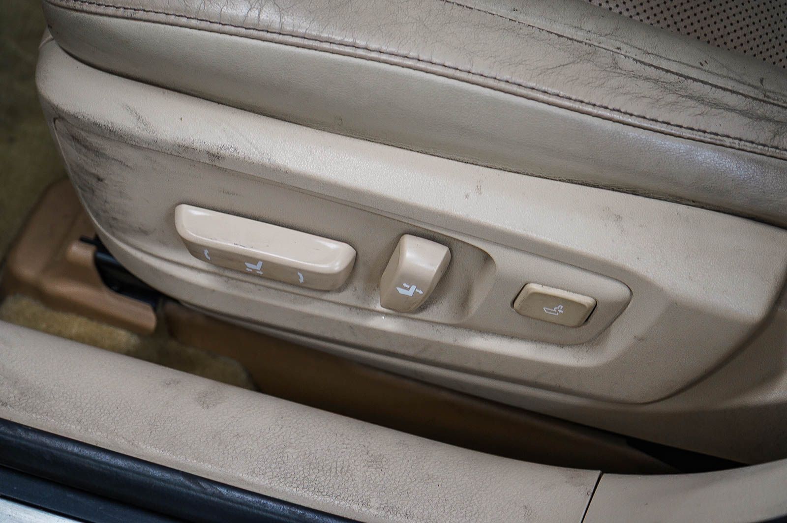 Thumbnail: 2013 Lexus ES - 22