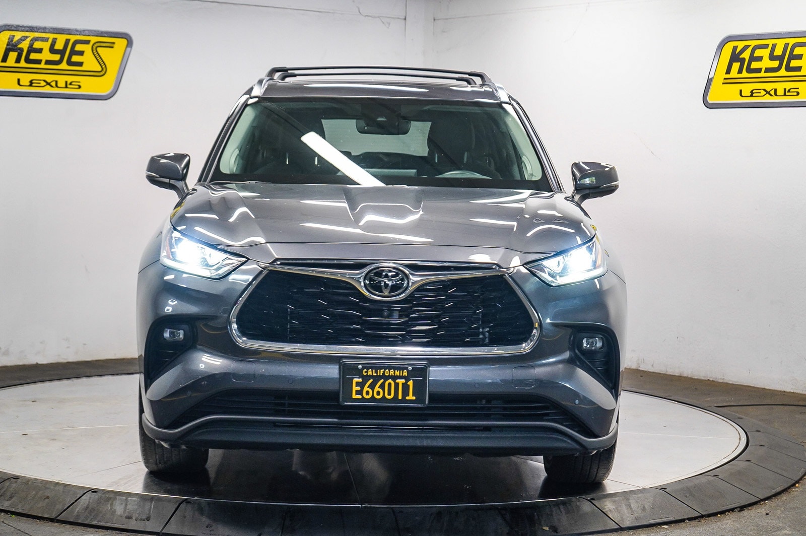 Thumbnail: 2022 Toyota Highlander - 6
