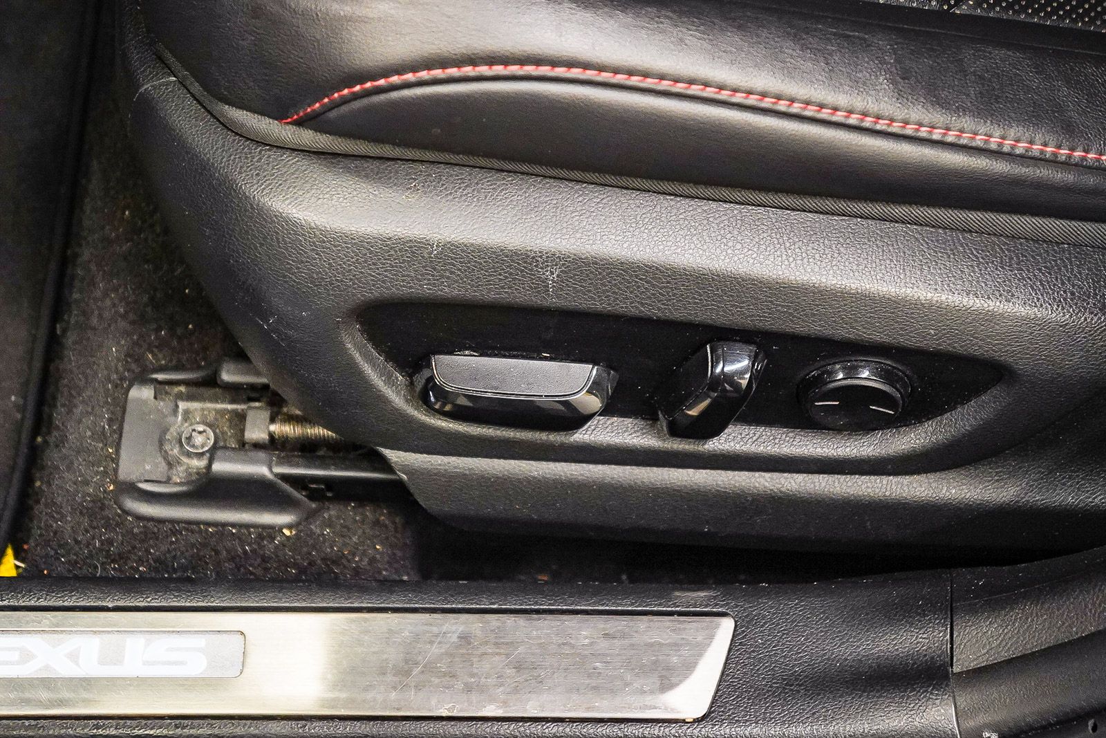 Thumbnail: 2020 Lexus UX - 20