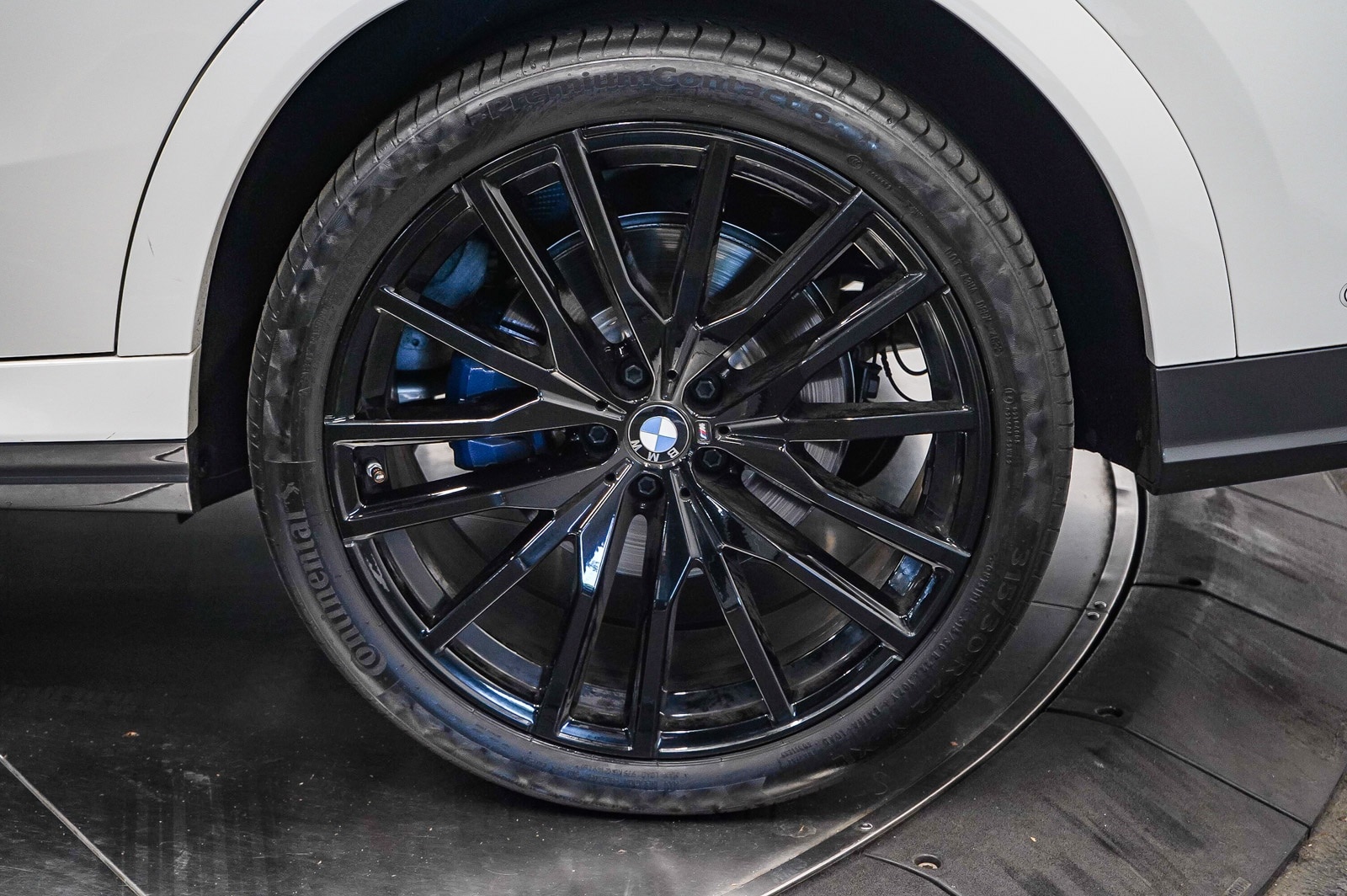 Thumbnail: 2023 BMW X6 - 10