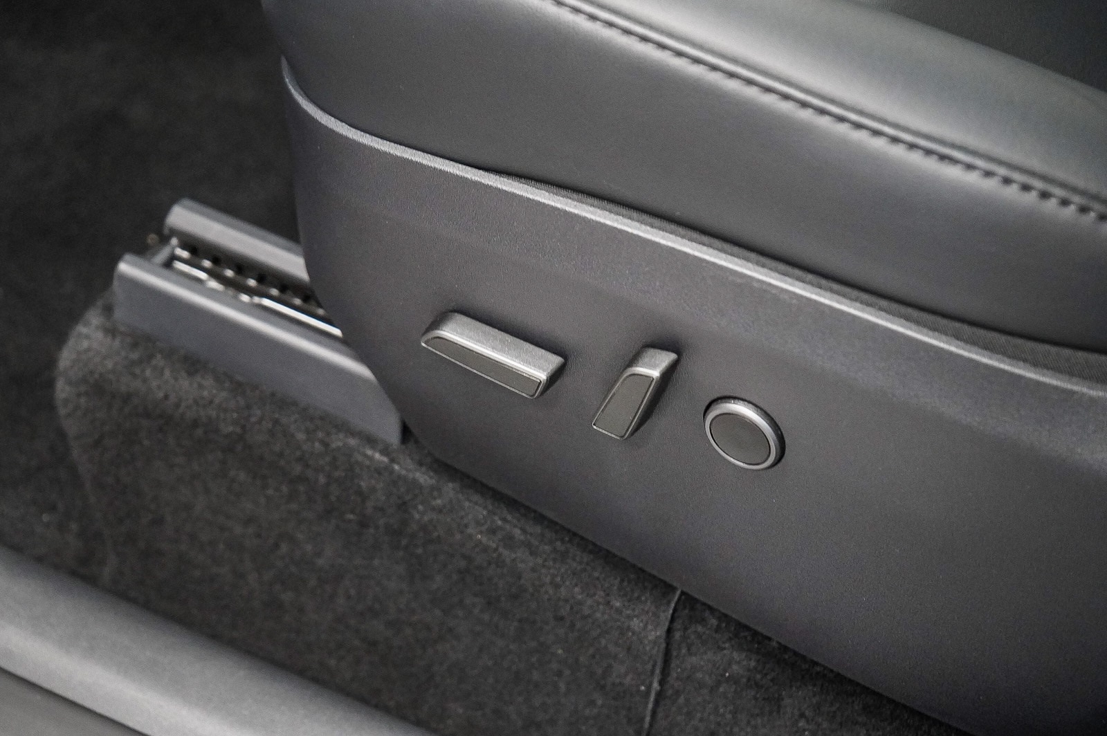 Thumbnail: 2025 Tesla Model Y - 21