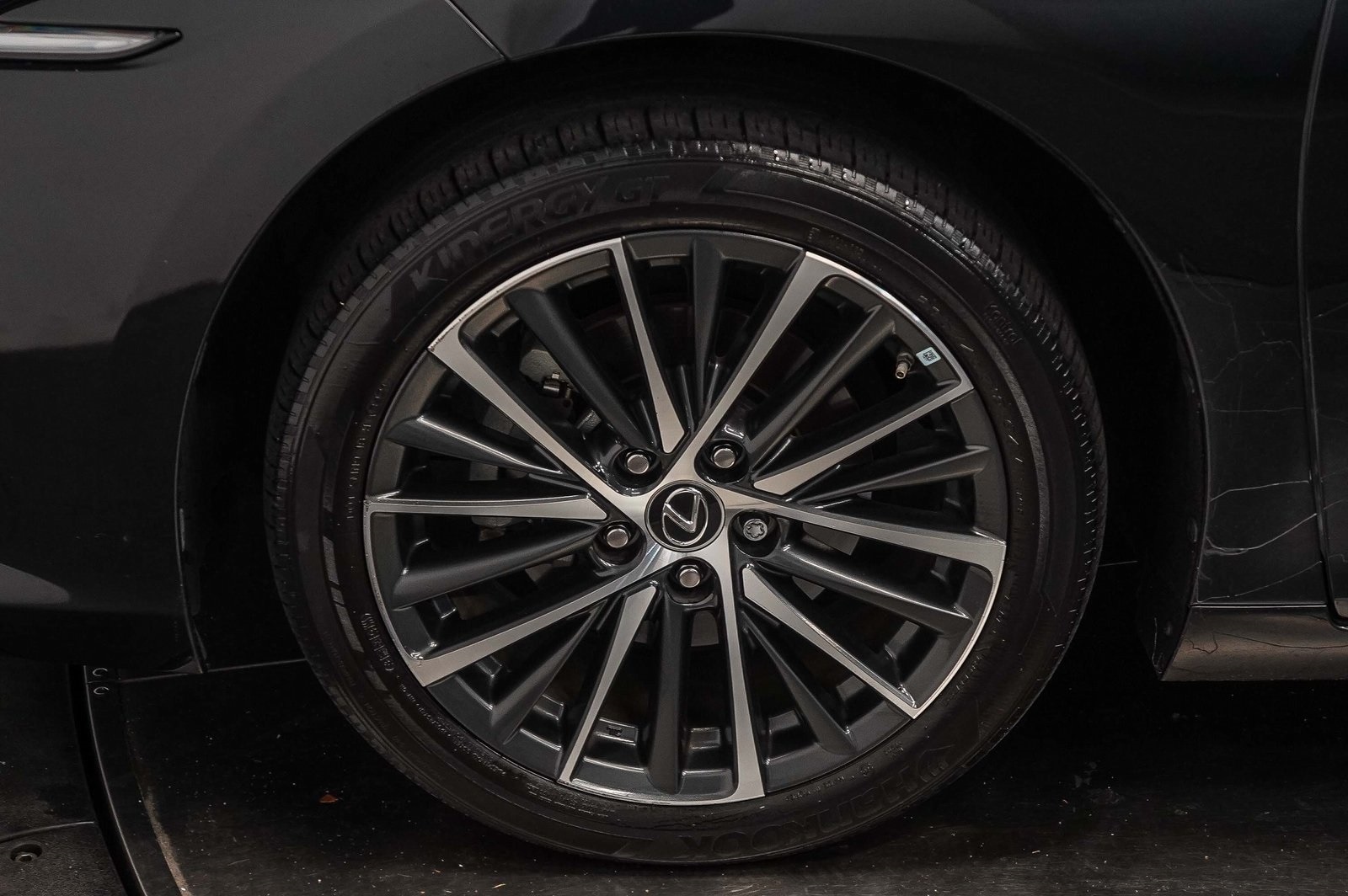 Thumbnail: 2022 Lexus ES - 10
