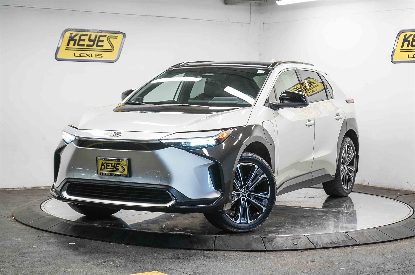 2024 Toyota bZ4X Limited -
                  Van Nuys, CA