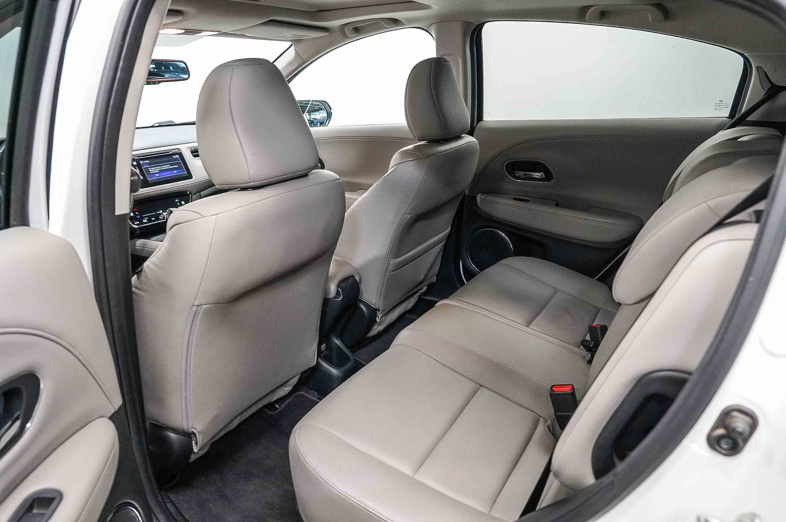 Thumbnail: 2016 Honda HR-V - 18