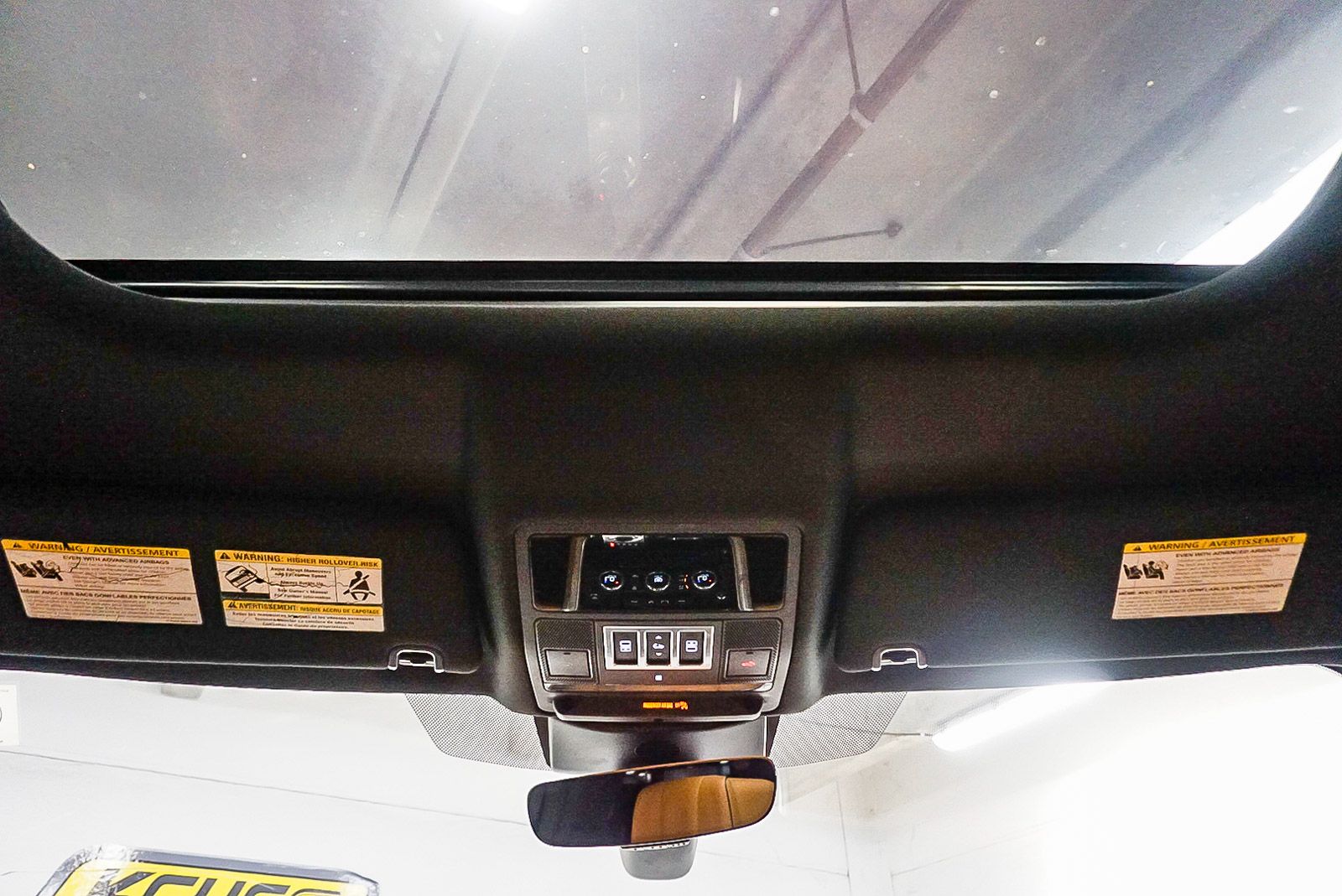 Thumbnail: 2019 Land Rover Discovery - 12