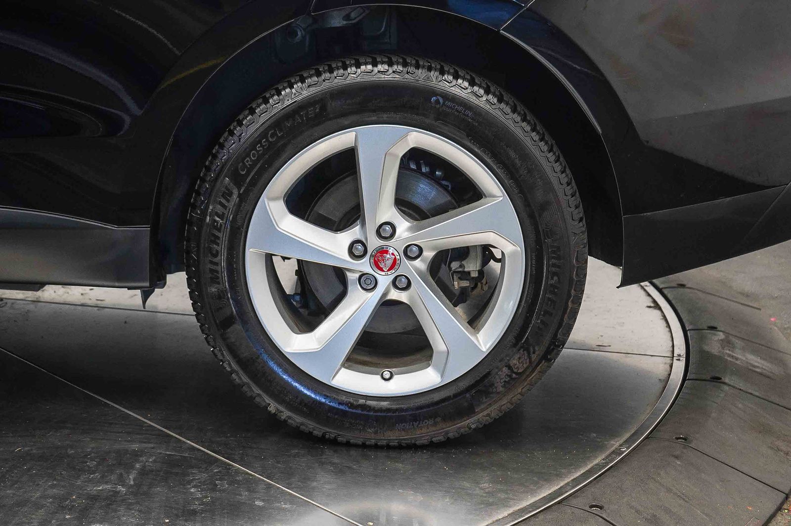 Thumbnail: 2017 Jaguar F-Pace - 10