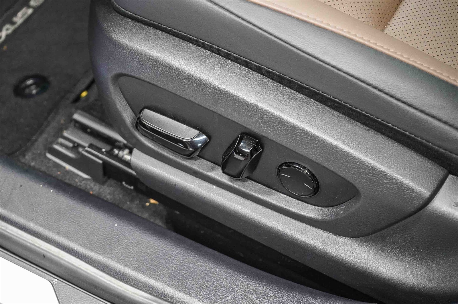 Thumbnail: 2025 Lexus ES - 22