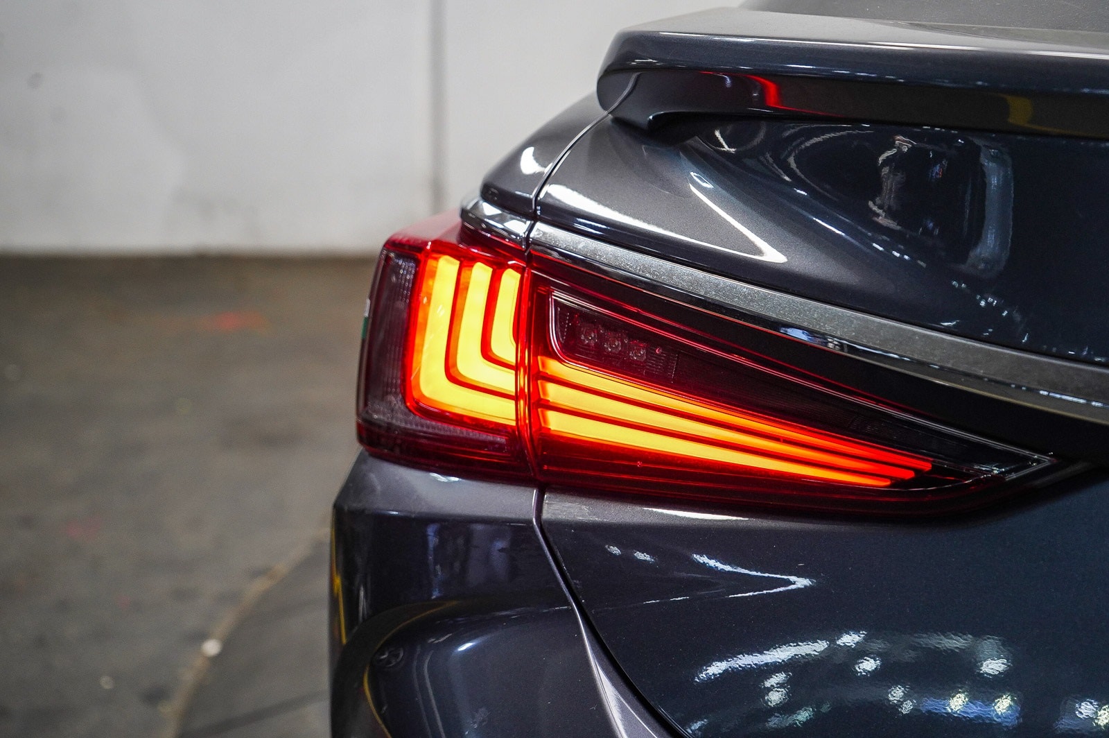 Thumbnail: 2020 Lexus ES - 11