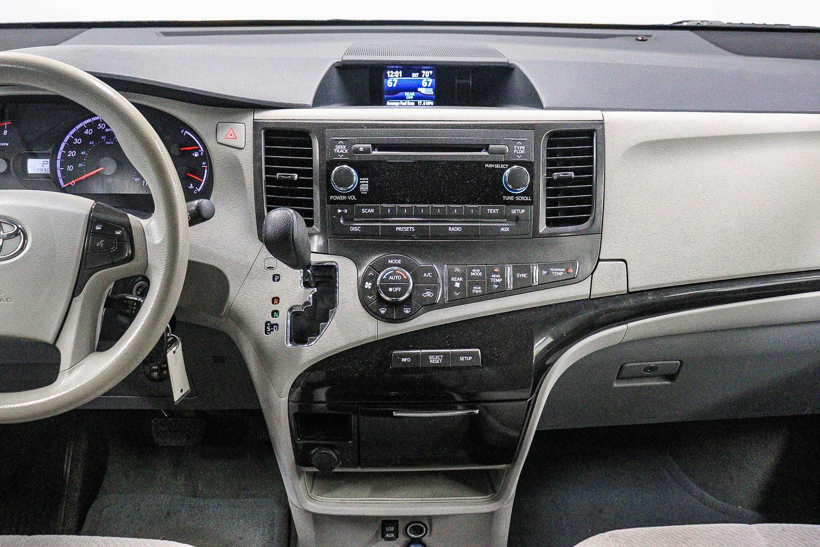 Thumbnail: 2014 Toyota Sienna - 13