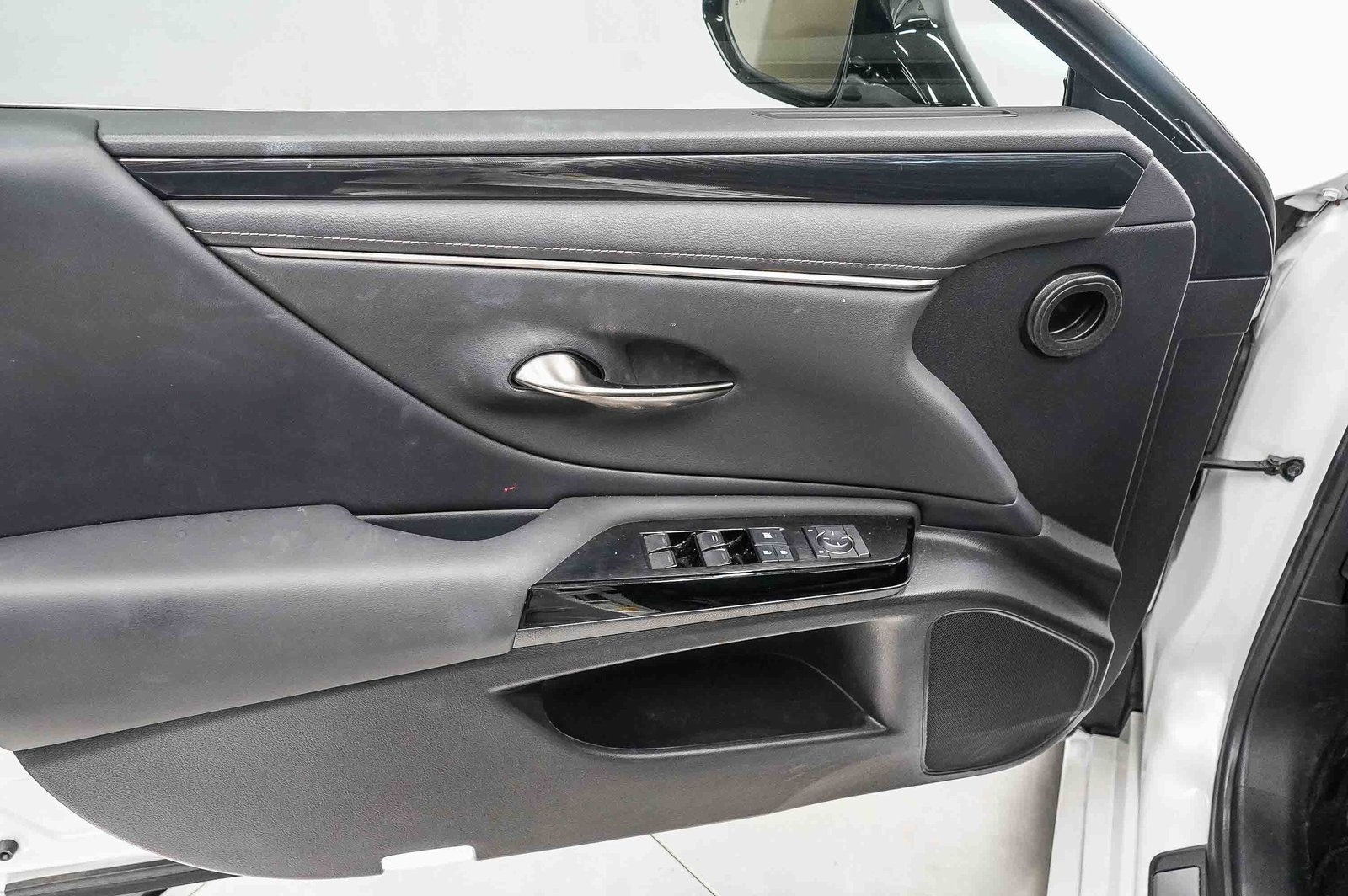 Thumbnail: 2022 Lexus ES - 22