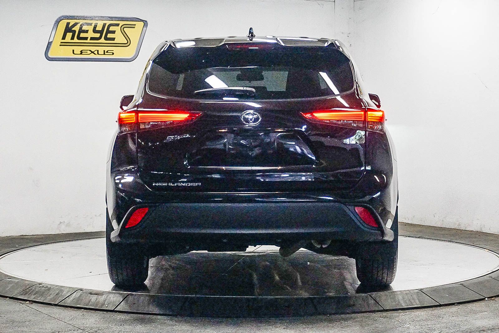 Thumbnail: 2021 Toyota Highlander - 3