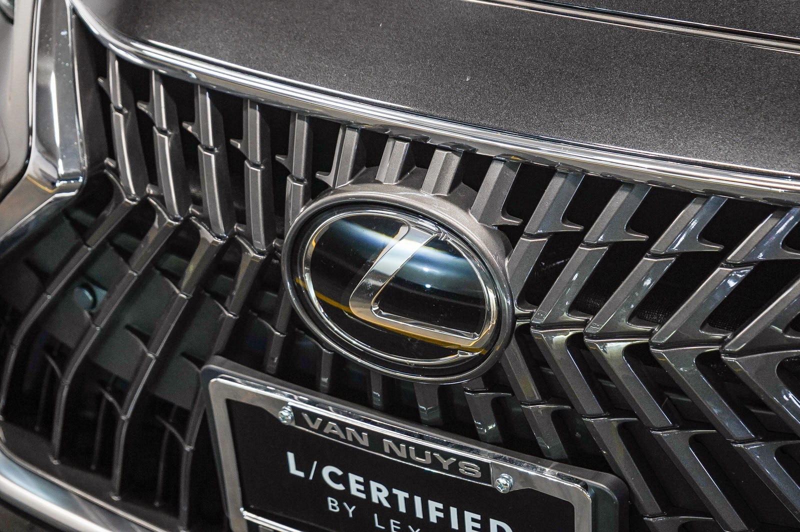 Thumbnail: 2025 Lexus ES - 8