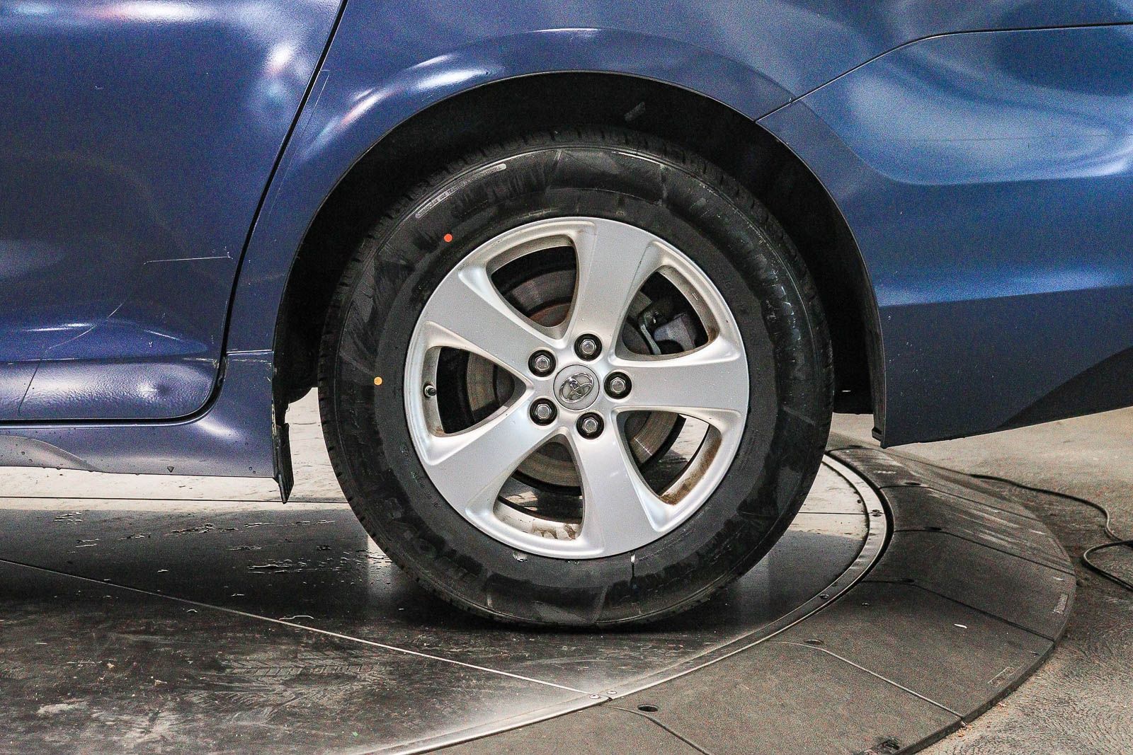 Thumbnail: 2014 Toyota Sienna - 10