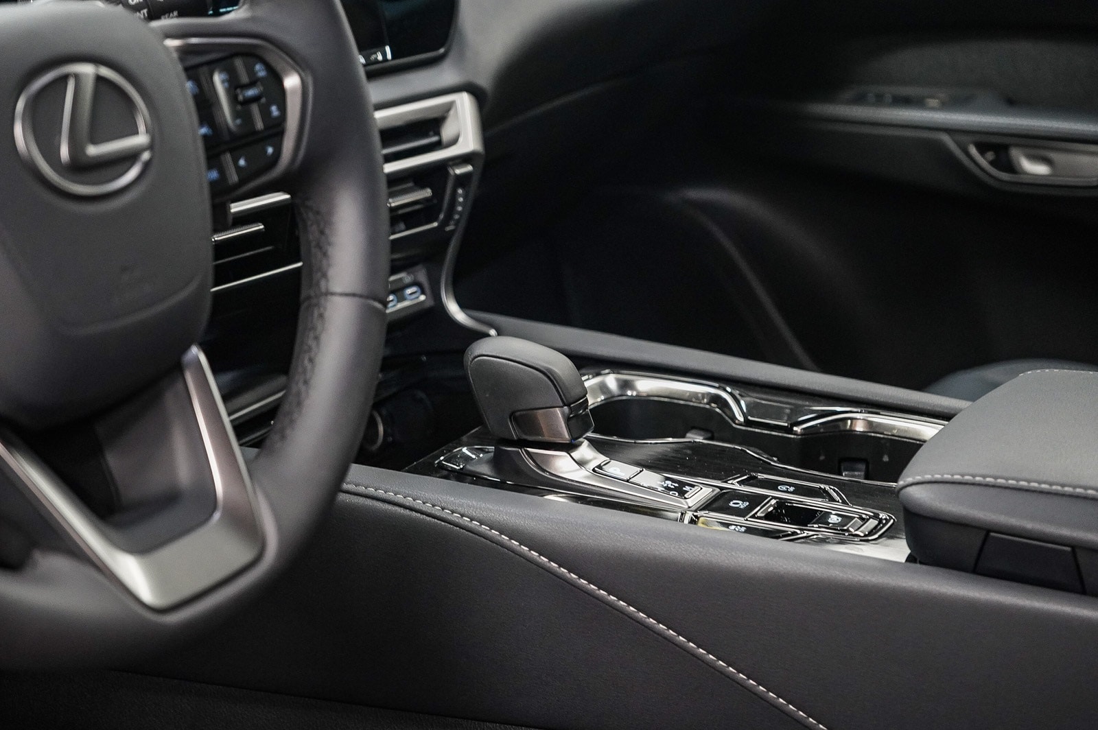 Thumbnail: 2025 Lexus RX - 24