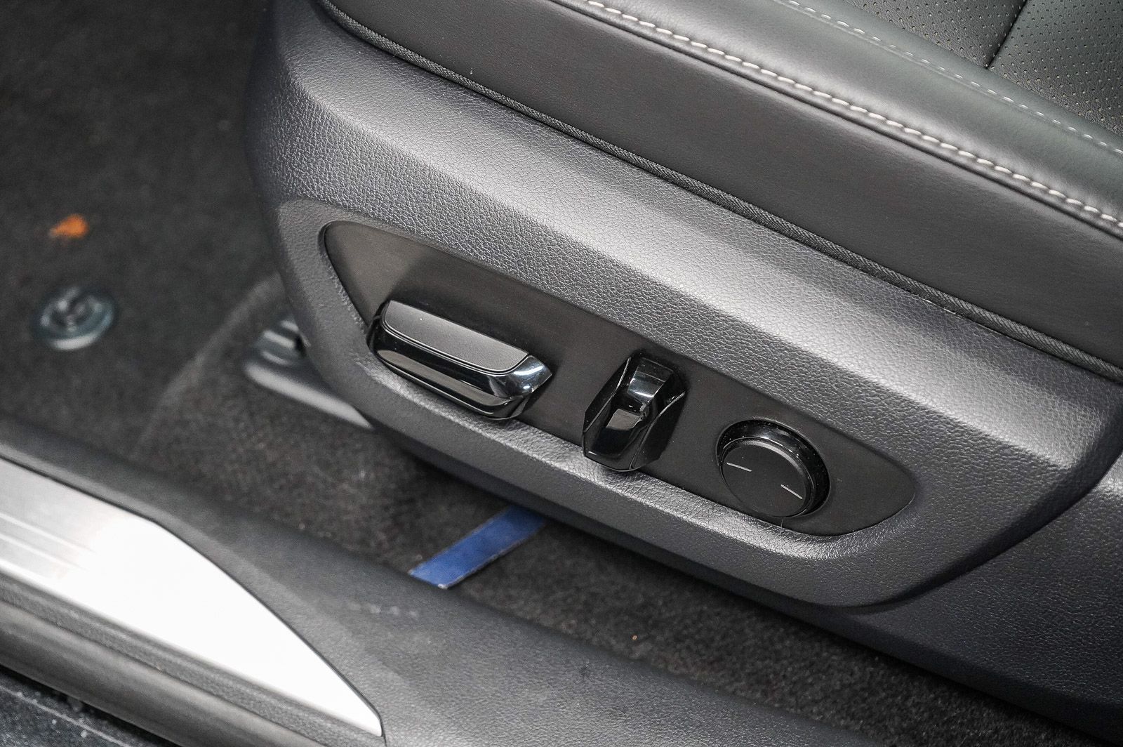 Thumbnail: 2025 Lexus RX - 23