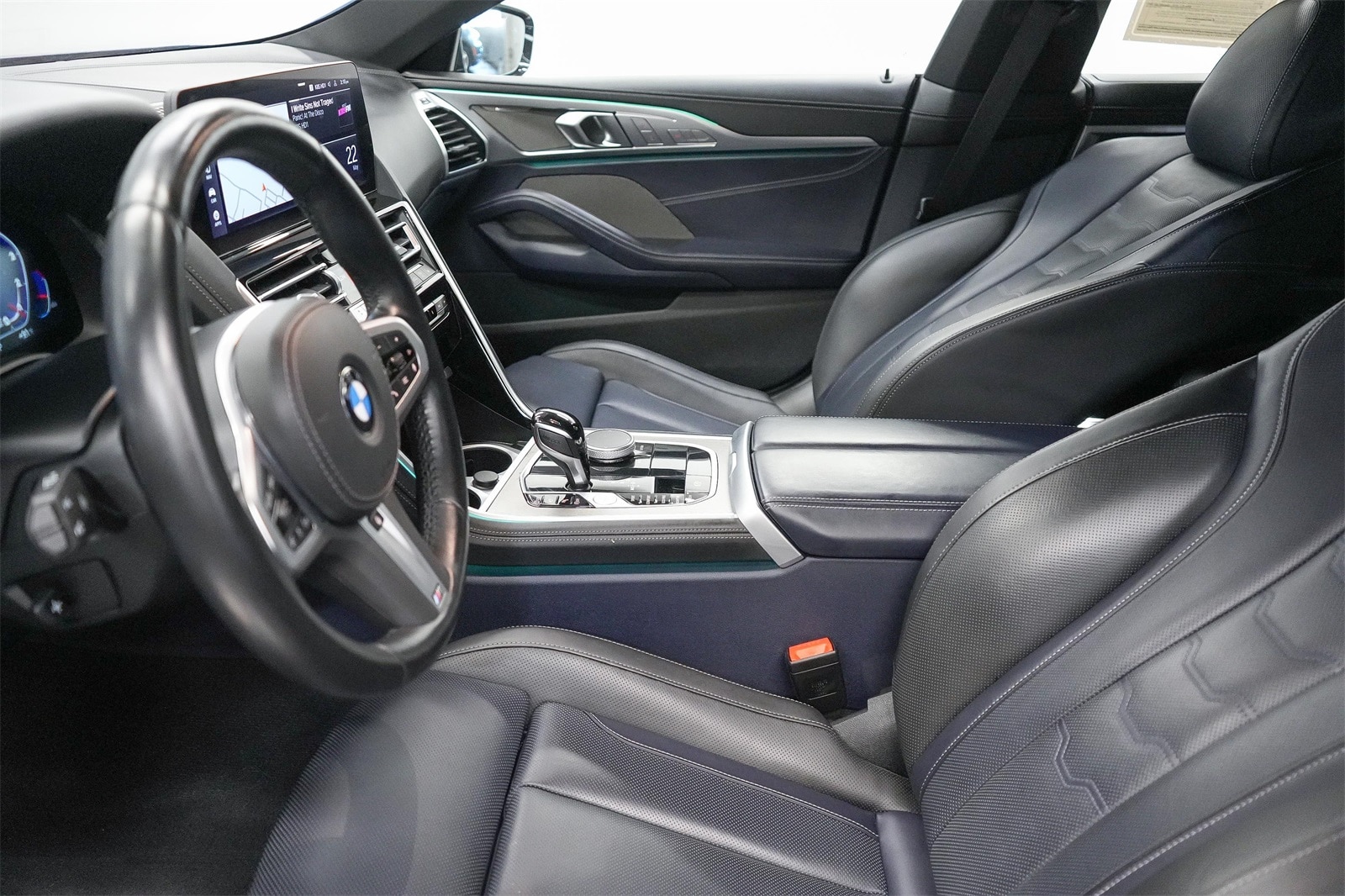 Thumbnail: 2025 BMW 8 Series - 25