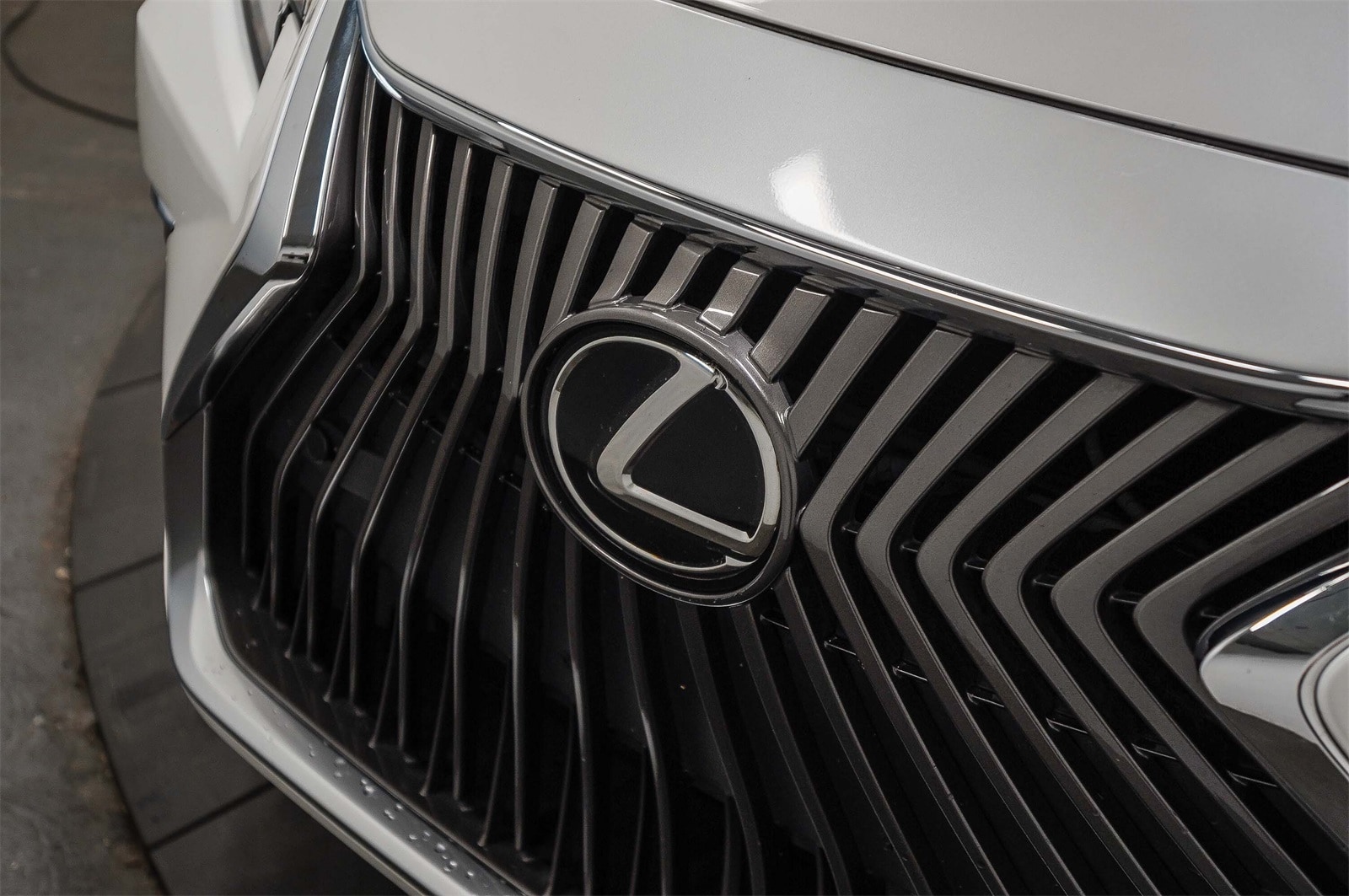 Thumbnail: 2021 Lexus ES - 9