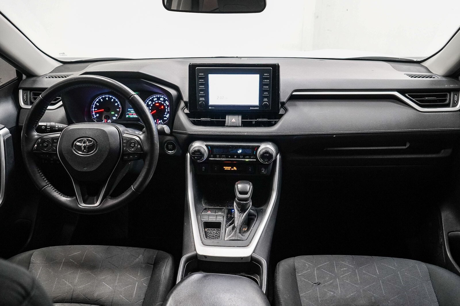 Thumbnail: 2020 Toyota RAV4 - 12