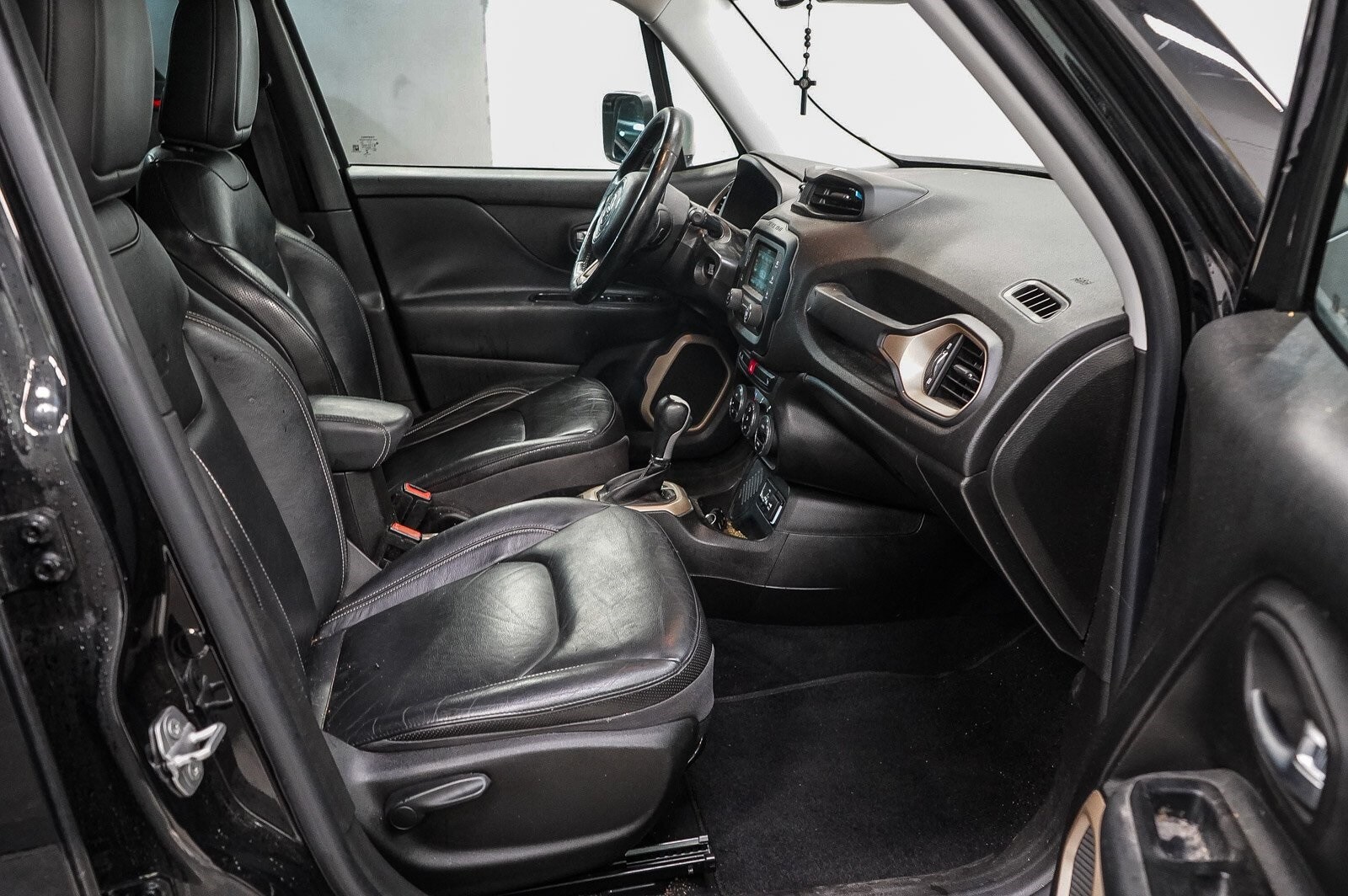 Thumbnail: 2016 Jeep Renegade - 16