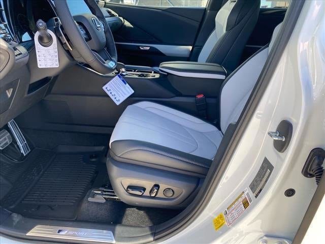 Thumbnail: 2025 Lexus TX - 9