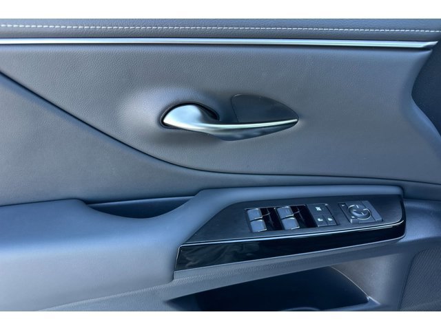 Thumbnail: 2025 Lexus ES - 12