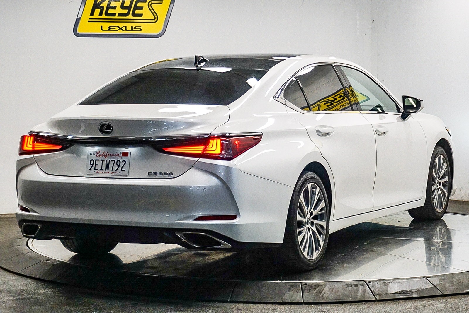 Thumbnail: 2020 Lexus ES - 4