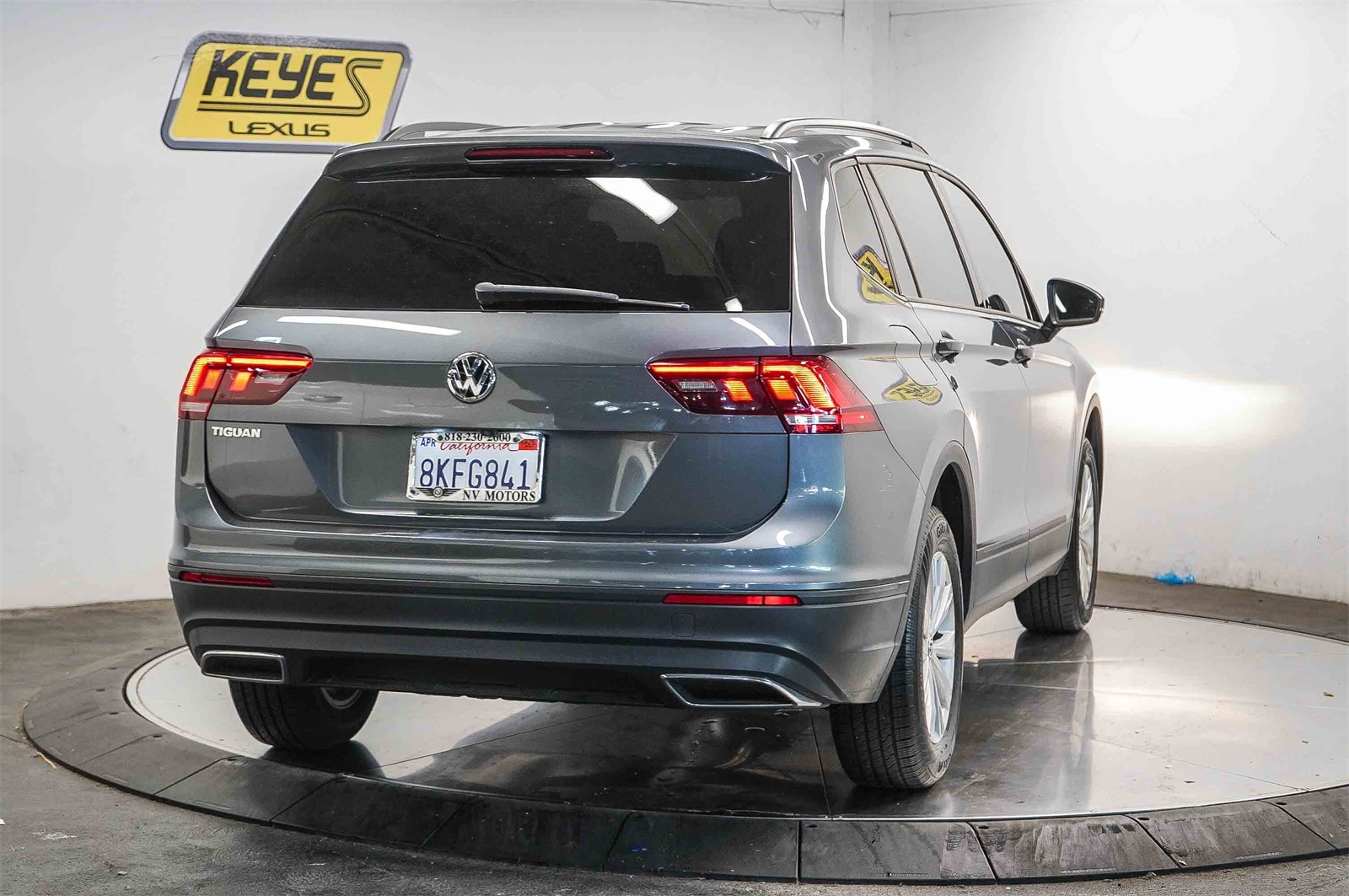 Thumbnail: 2019 Volkswagen Tiguan - 4