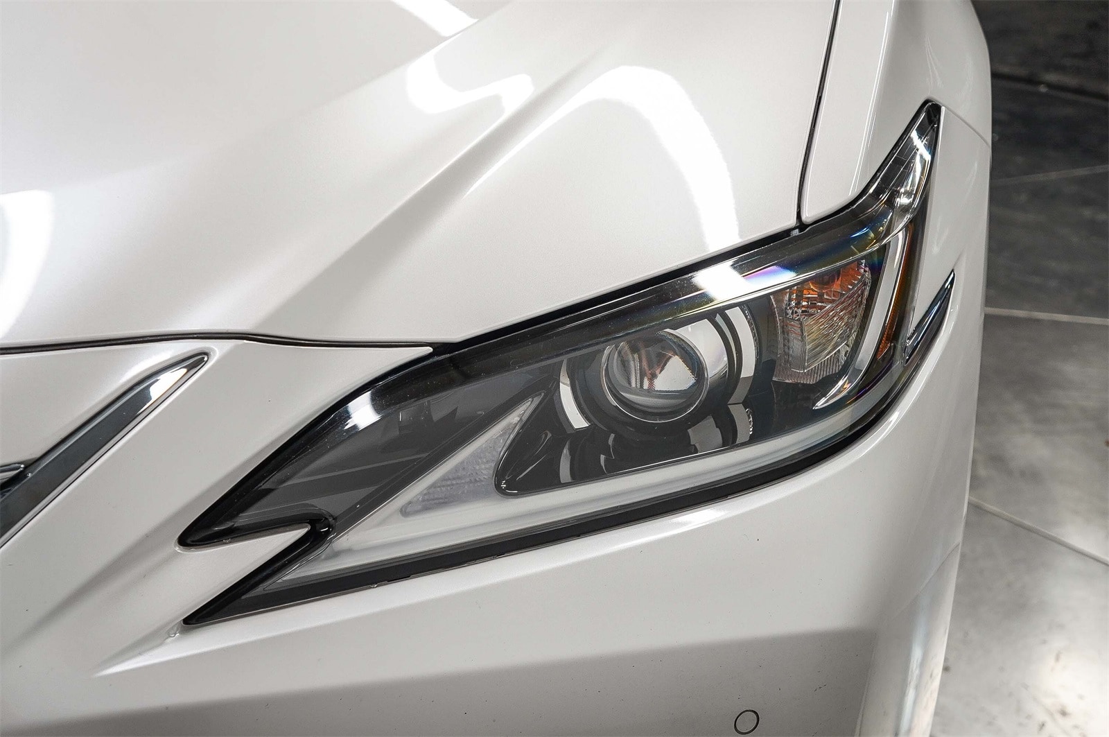 Thumbnail: 2021 Lexus ES - 8
