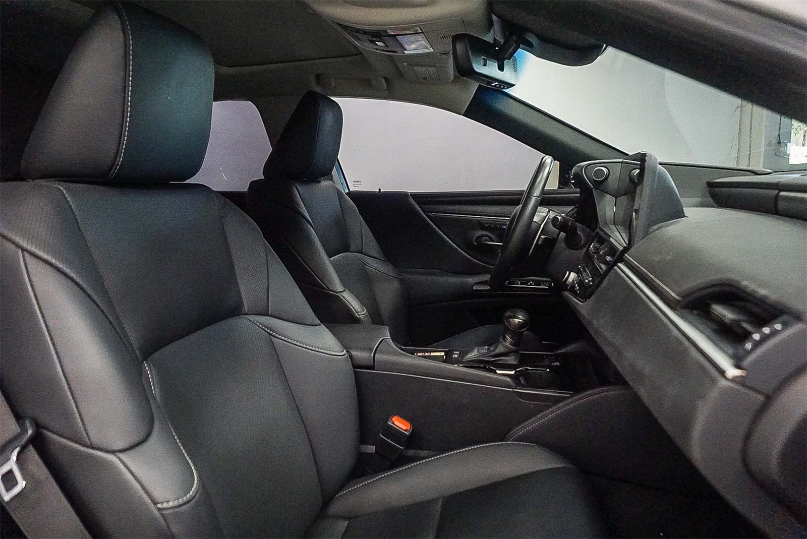 Thumbnail: 2023 Lexus ES - 17