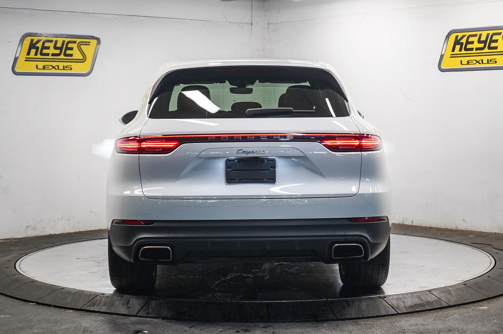 Thumbnail: 2022 Porsche Cayenne - 3