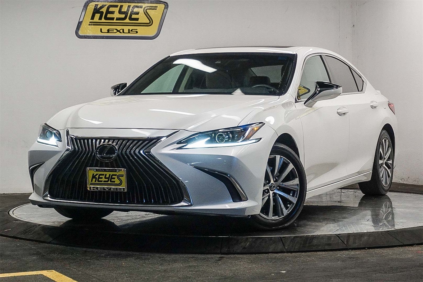 Thumbnail: 2019 Lexus ES - 1