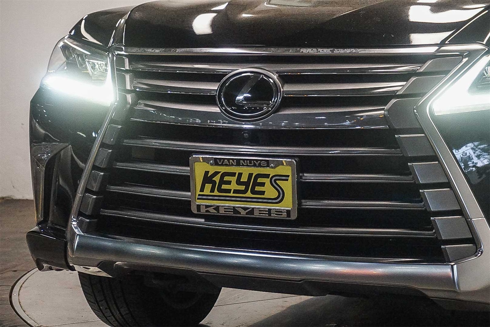 Thumbnail: 2021 Lexus LX - 8