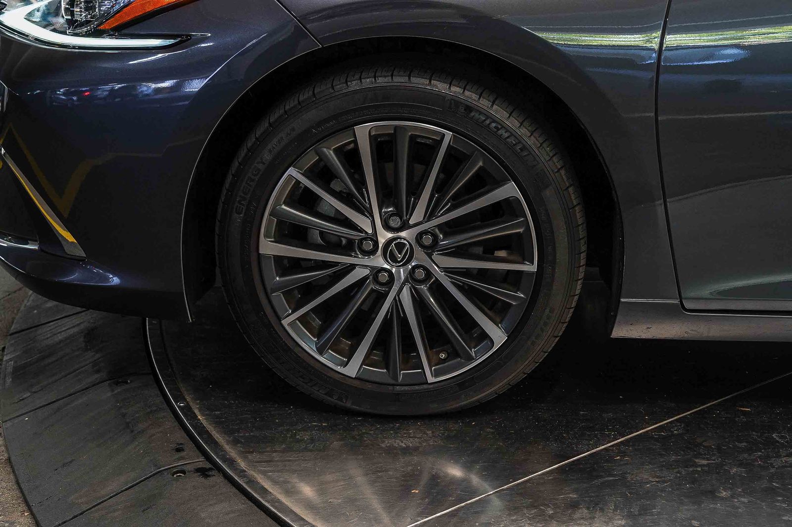 Thumbnail: 2023 Lexus ES - 9