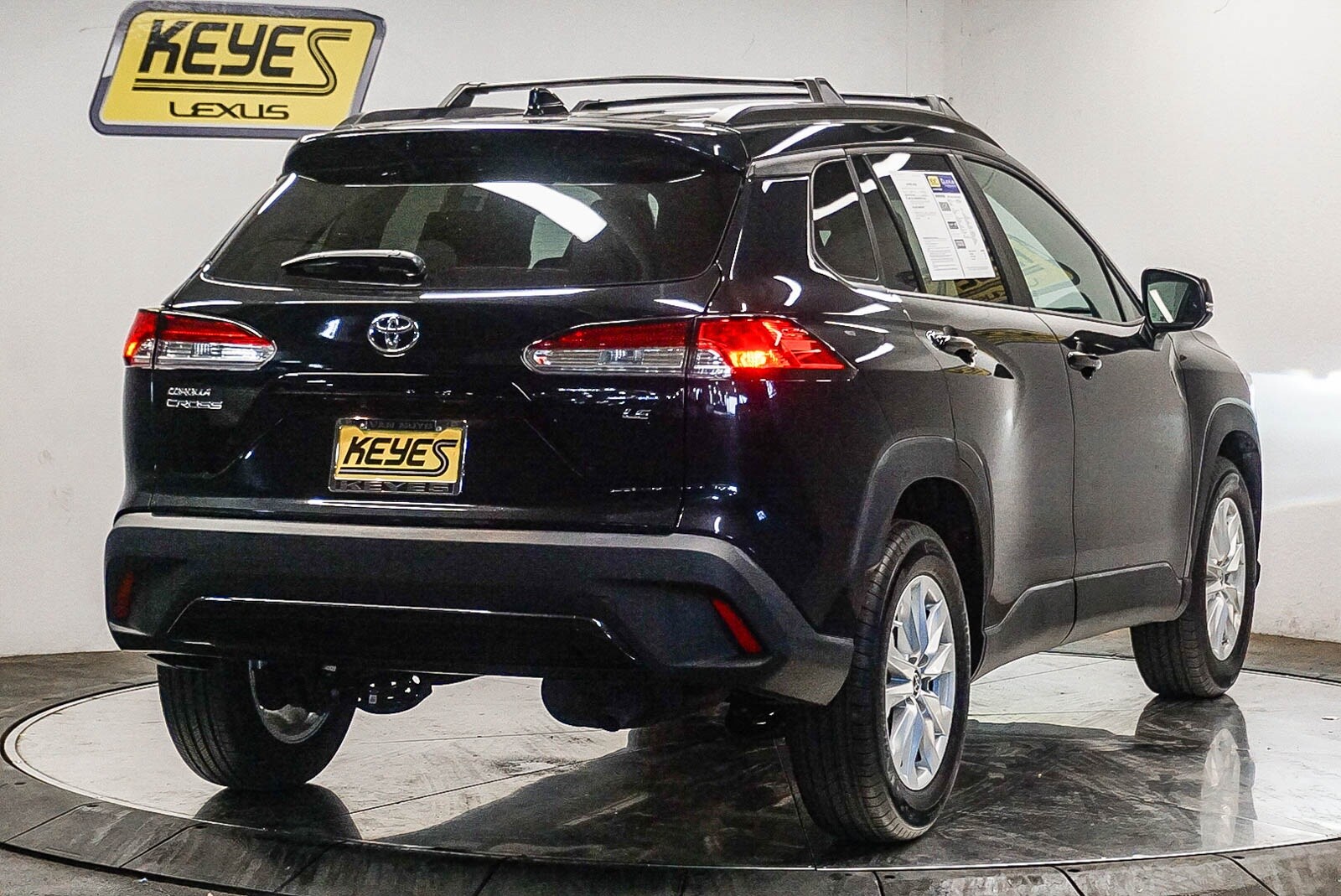 2024 Toyota Corolla Cross LE photo 4