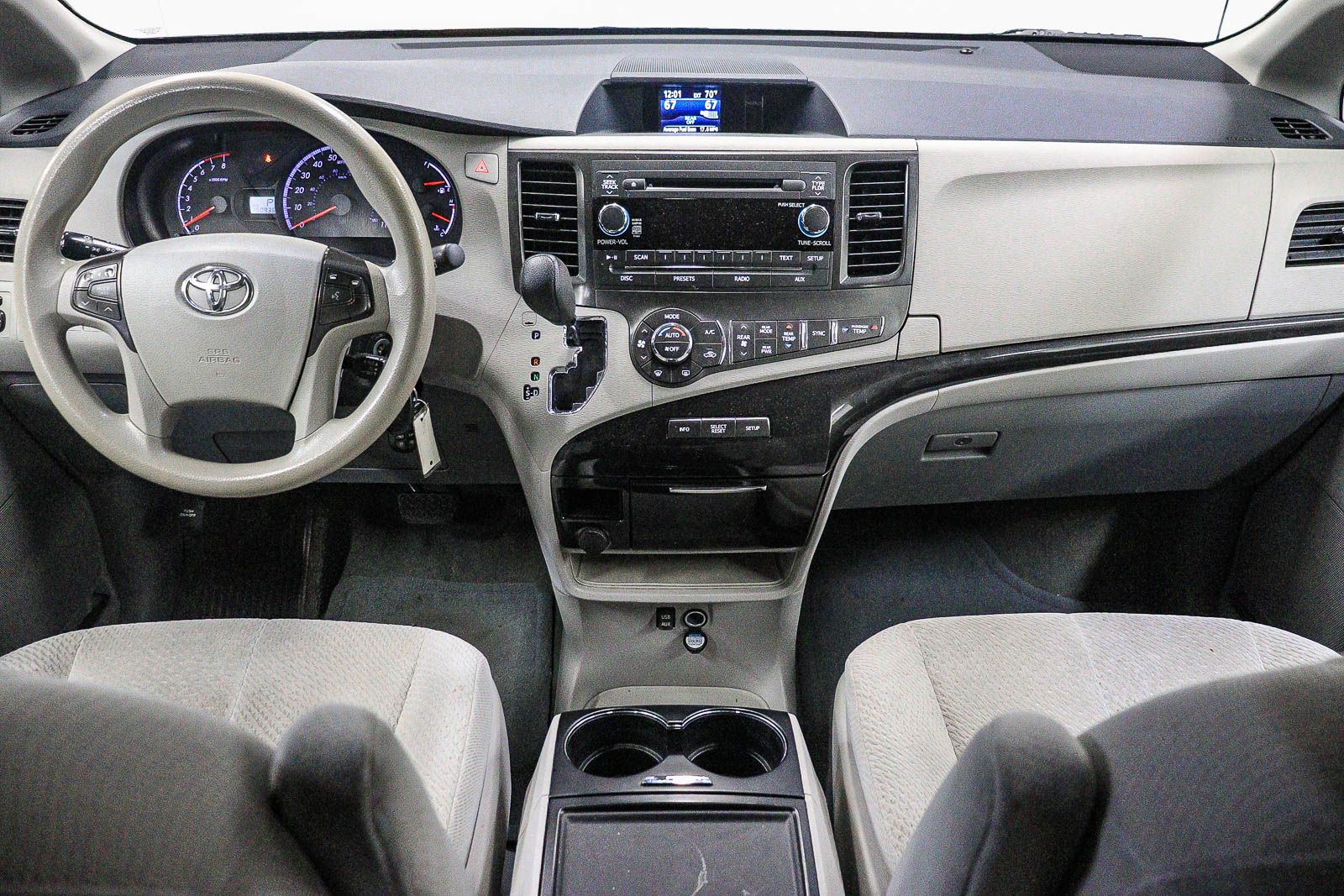 Thumbnail: 2014 Toyota Sienna - 12