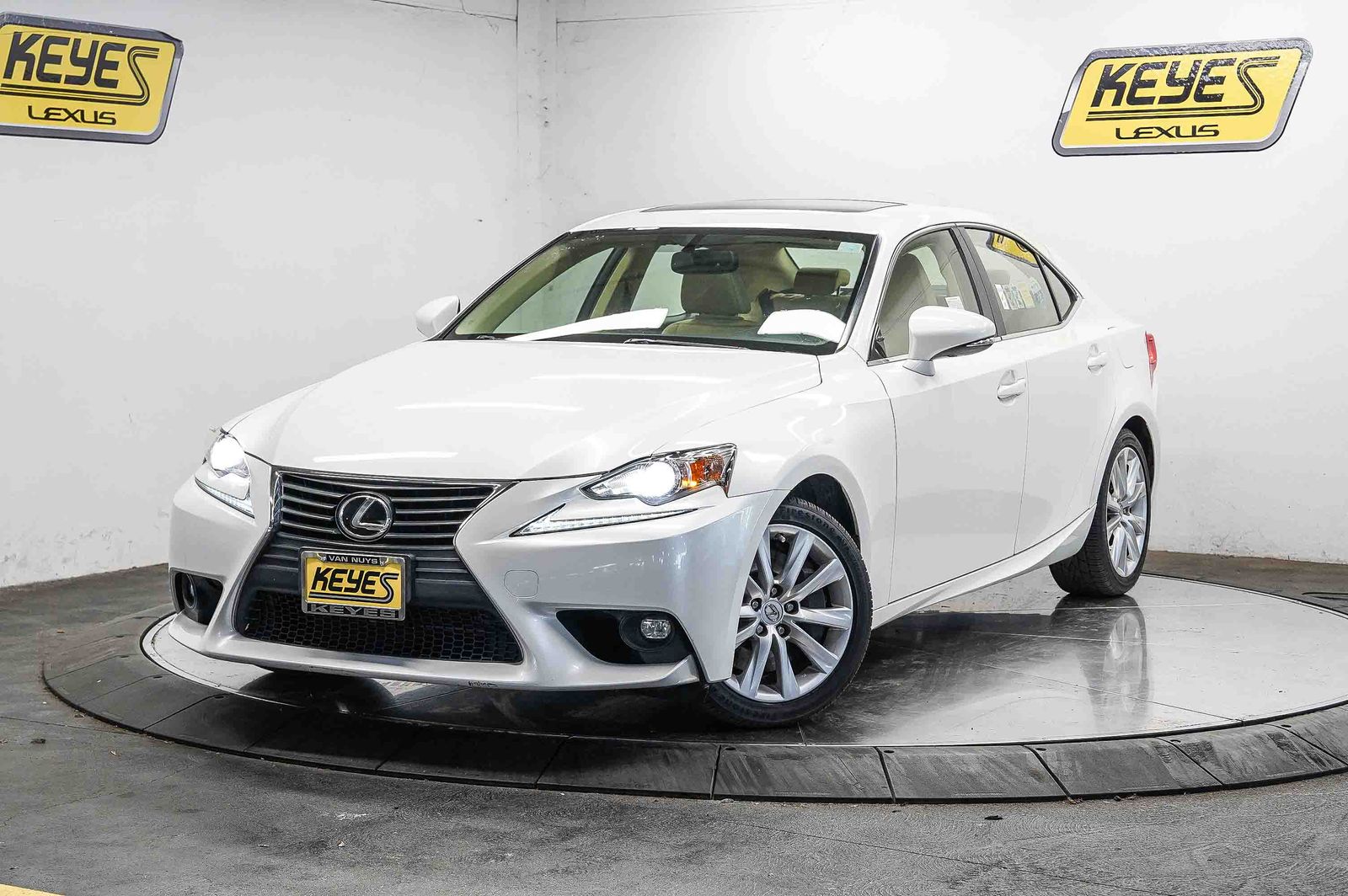 2016 Lexus IS 350 200t's photo