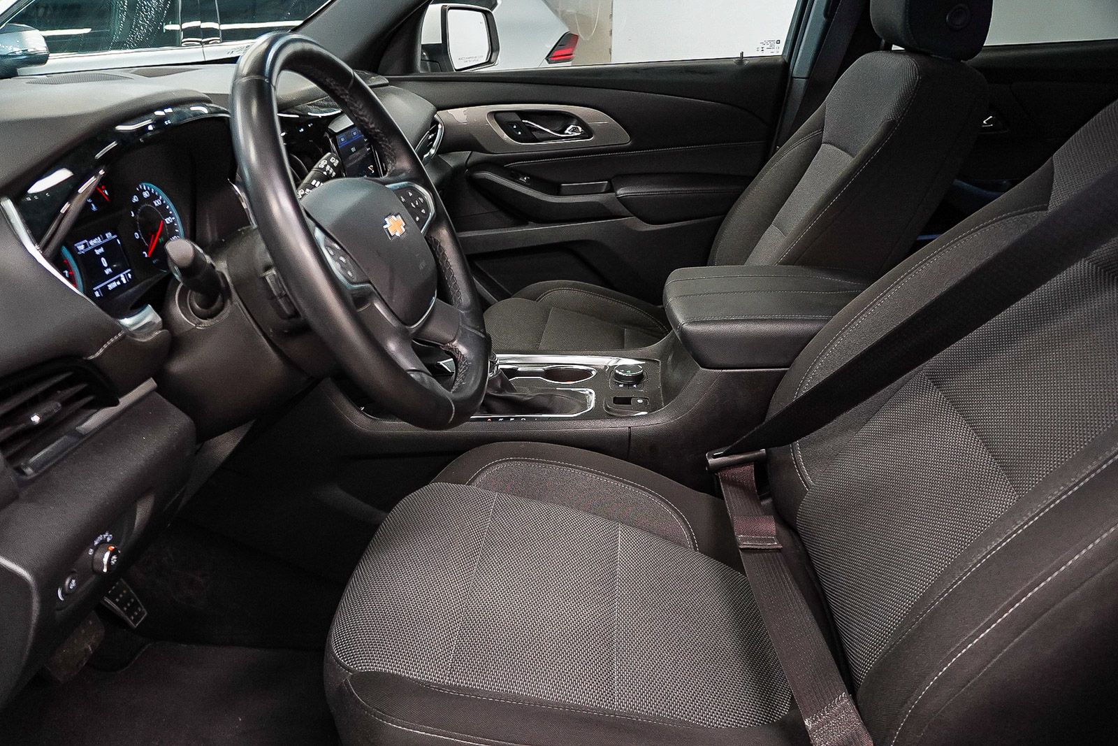 Thumbnail: 2023 Chevrolet Traverse - 16