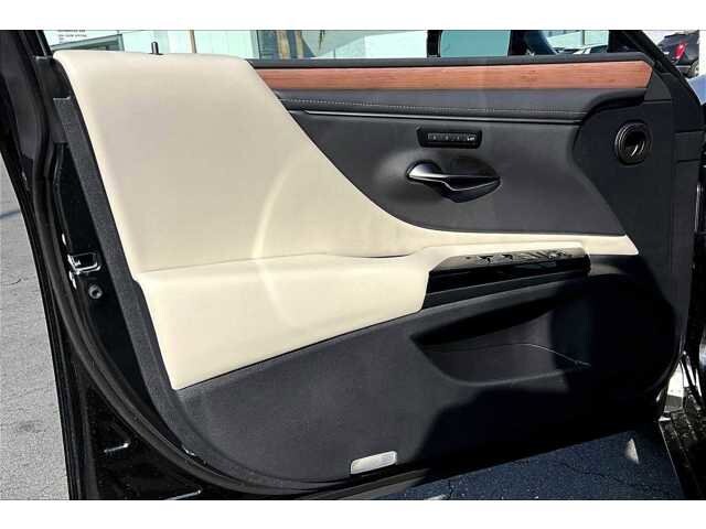 Thumbnail: 2025 Lexus ES - 16